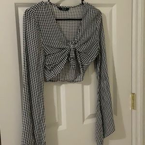 Small black and white long sleeve crop top
